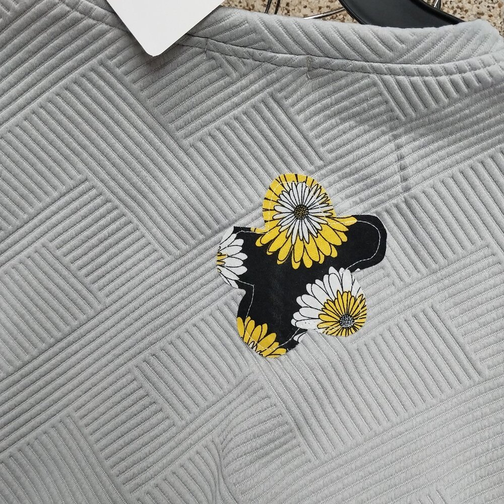 3698 Size XL Double Take NWT 2 piece Upcycled Quilted Look Grey with Black Daisy - Picture 8 of 14